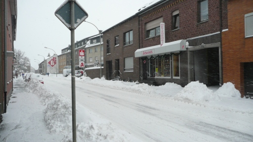 Snowy winter 2010 at Lindener Straße towards Neusen