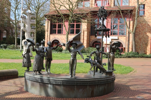 Jungenspiel monument on the Morlaix Sqauare