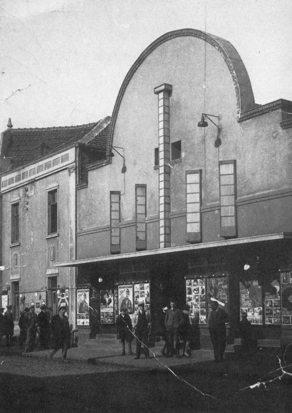 Cinema in Bahnhofstrasse (today Lindenstraße)